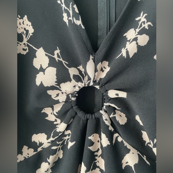 Long Sleeve Floral Dress - Abercrombie & Fitch - Size Large - Picture 3 of 4